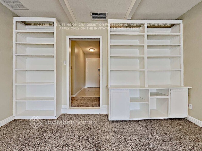 Building Photo - 384 St Dunstan Way