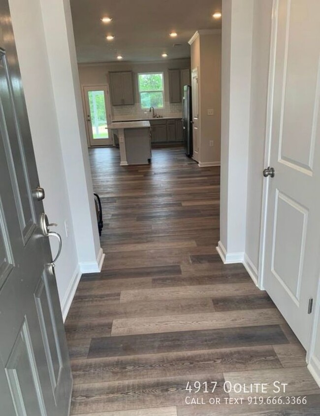 Building Photo - Stunning Brand New 3 Bed, 2.5 Bath Townhom...