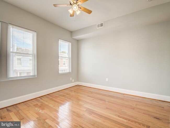 Building Photo - 424 Elm St NW