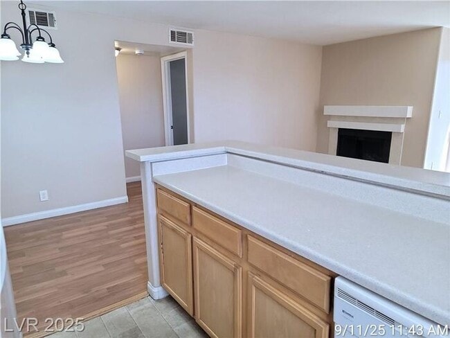 Building Photo - SE / SUNRISE MANOR 2ND FLOOR UNIT IN GATED...