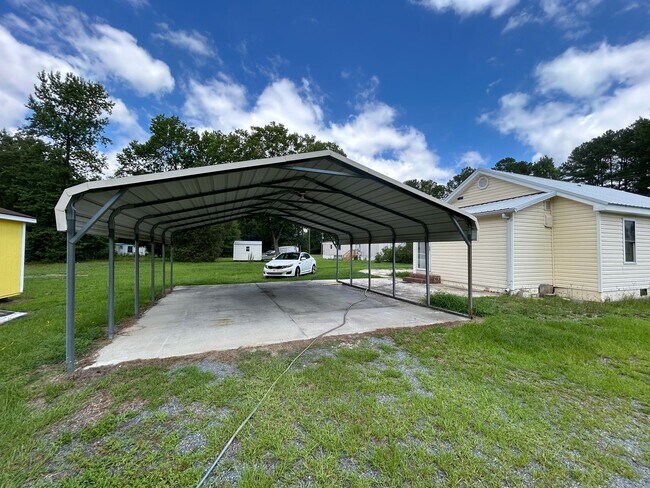 Building Photo - 23640 Riverton Rd