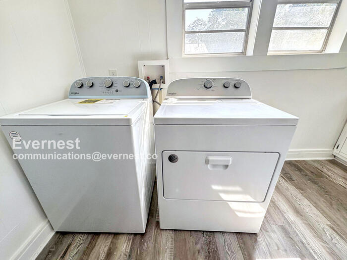 Building Photo - 417 62nd St