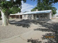 Building Photo - $900 3 Bedroom/1 Bath Spacious Home, Locat...
