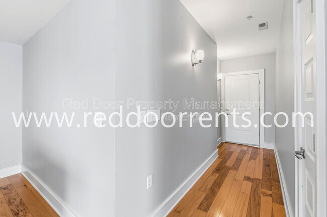 Building Photo - 802 N Meridian St