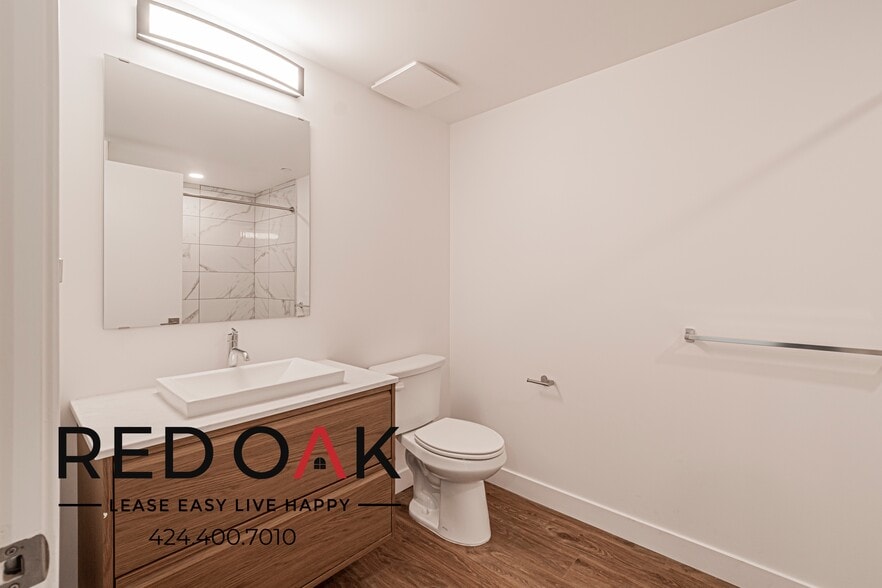 Building Photo - 1860 N Western Ave