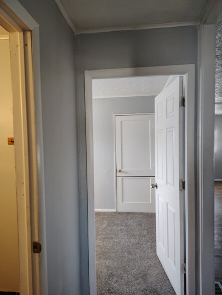 Building Photo - 1936 Shaftesbury Rd