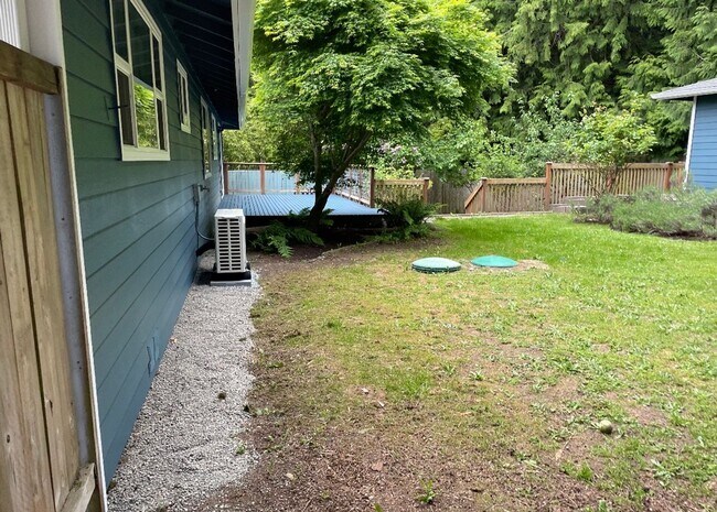 Building Photo - Single Level Freeland Home and Small Dog Frendly!