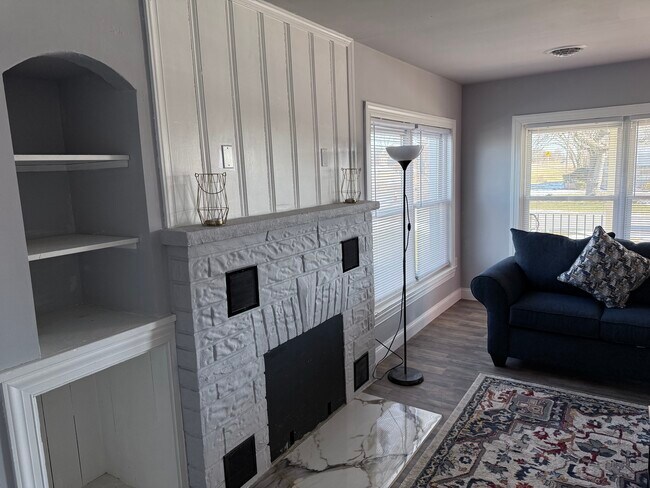 Building Photo - 606 E Main Street Ext