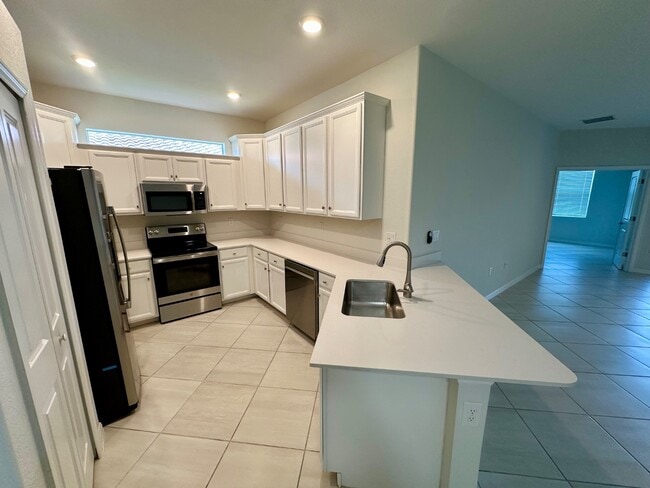 Building Photo - 2563 Vine Ave