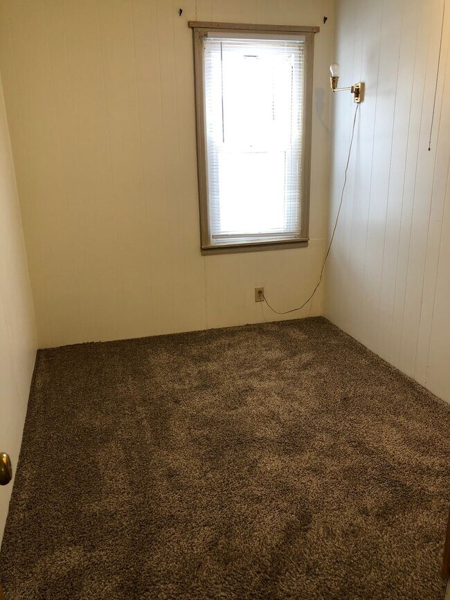 Building Photo - House- NE