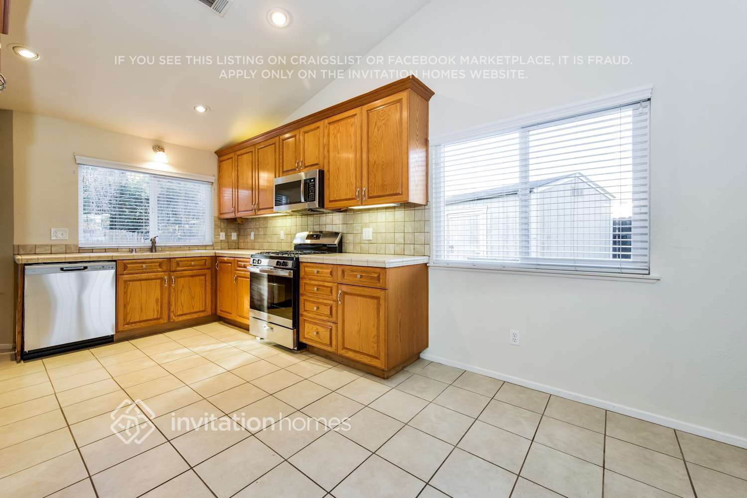 Building Photo - 3541 W Ave J 3