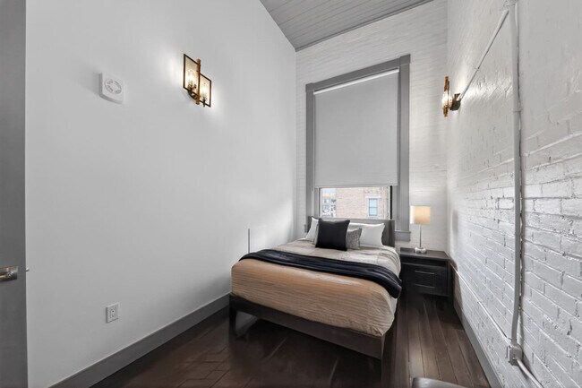 Building Photo - 21 E 15th St