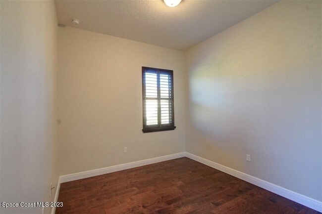 Building Photo - 3381 Thurloe Dr