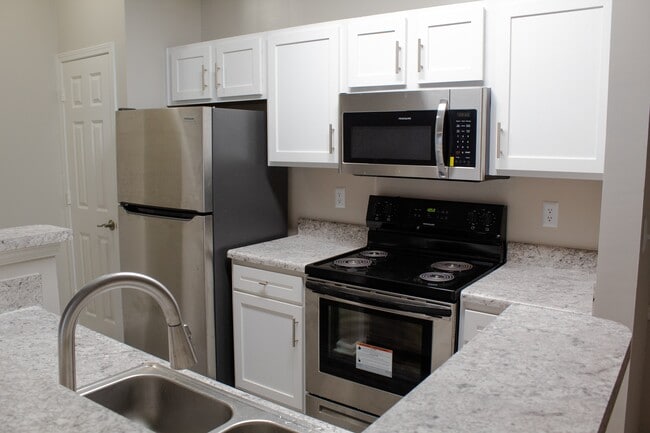 Renovated Apartment Homes - Enclave at Wolfchase OLD