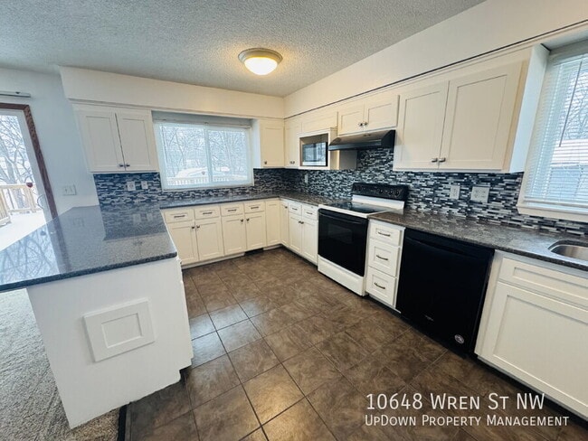 Building Photo - 10648 Wren St NW