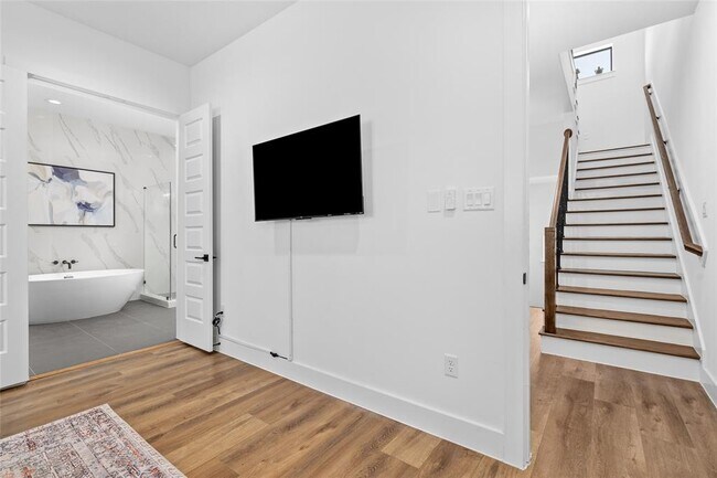 Building Photo - 1303 E 27th St