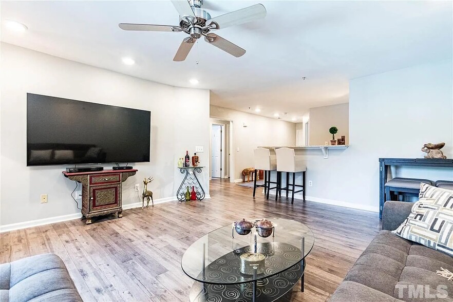 Living Room - 1950 Trailwood Heights Ln