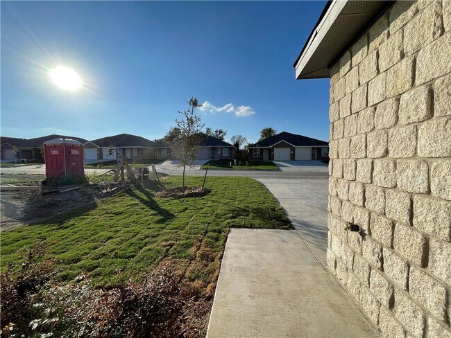 Building Photo - 2404 Duntov Dr