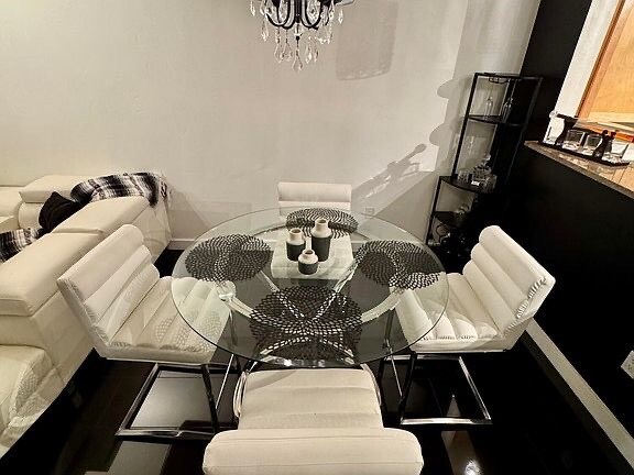 Building Photo - 310 S 4th St