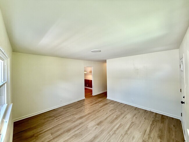 Building Photo - 1602 Glenside Dr