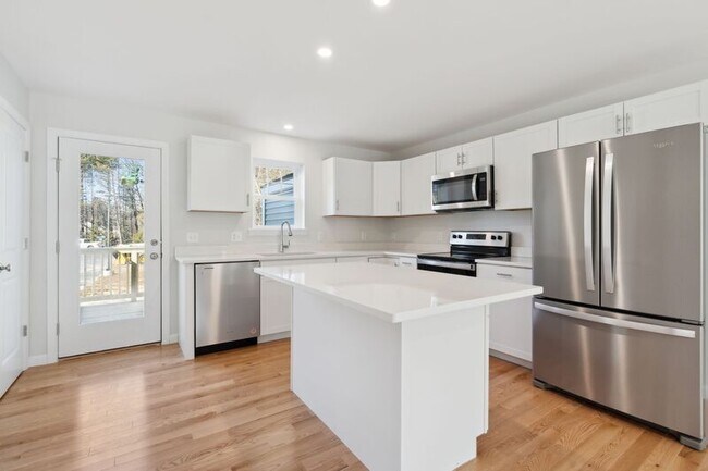 Building Photo - 16 Cardinal Ln