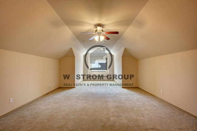 Building Photo - 3217 Hornbeam St