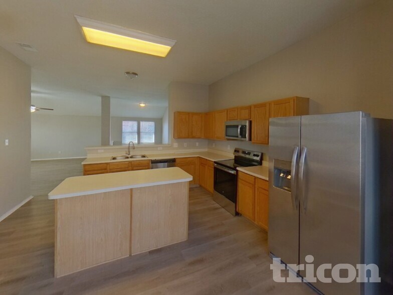 Building Photo - 421 Rowdy Dr