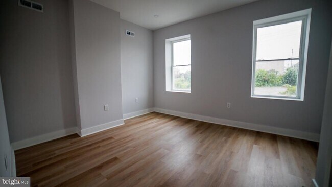 Building Photo - 1419 W Indiana Ave