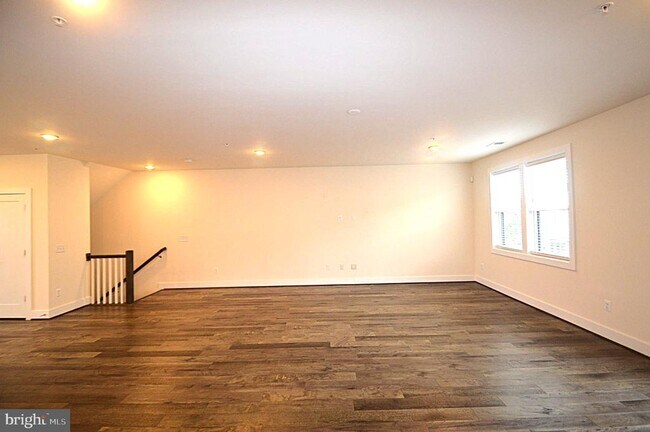 Building Photo - 44878 Tiverton Sq