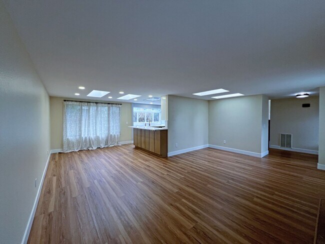 Building Photo - Gorgeous 3 Bedroom 2 Bath Home in Desirable Fairwood, Renton