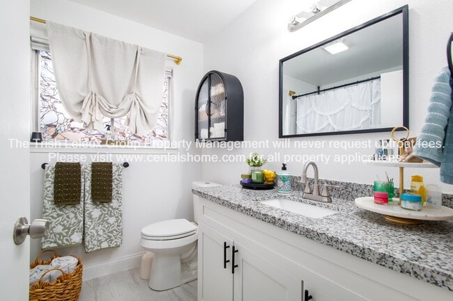 Building Photo - 3 Bed in Alexandria Available