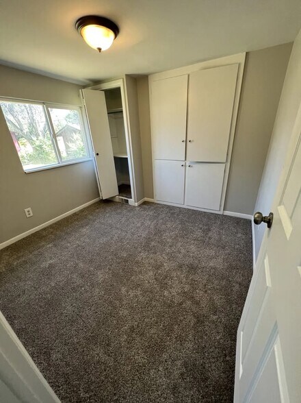 Building Photo - 633 E 500 S