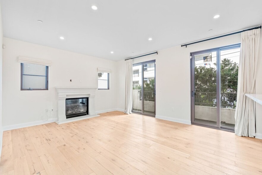 Building Photo - 10647 Ashton Ave