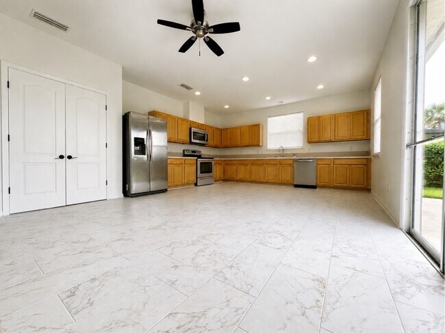 Building Photo - 117 Camden Cay Dr