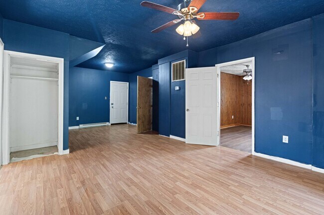 Building Photo - 516 N Center St