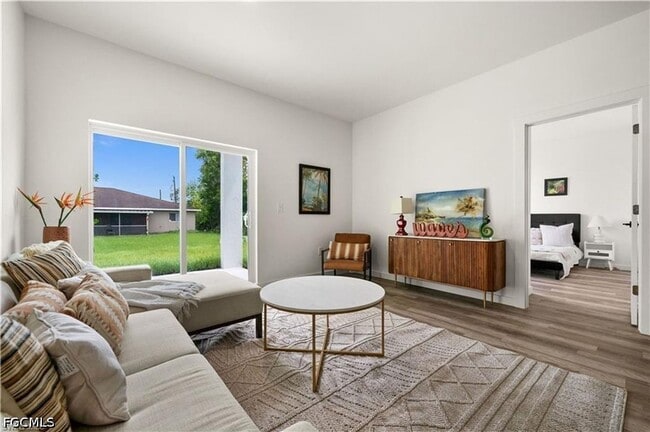 Building Photo - 716 Gordon Ave S