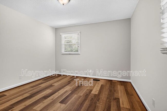 Building Photo - 9415 Glen Cross Dr