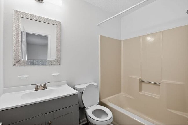 Building Photo - 21864 Ronald Dr