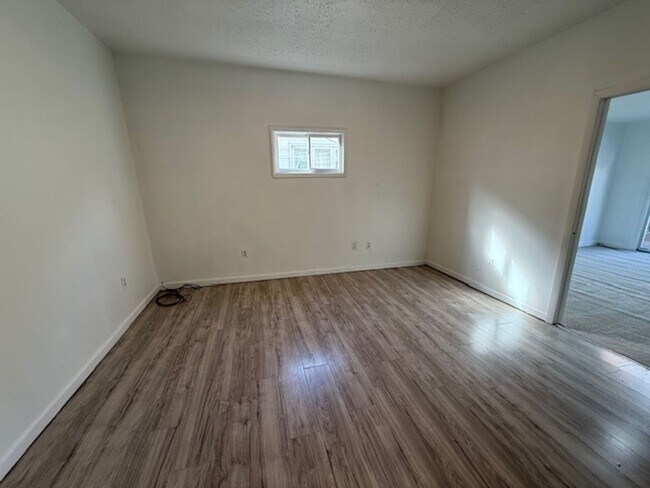 Building Photo - 49 Amm St