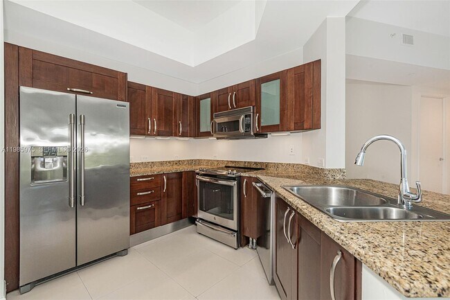 Building Photo - 20000 E Country Club Dr