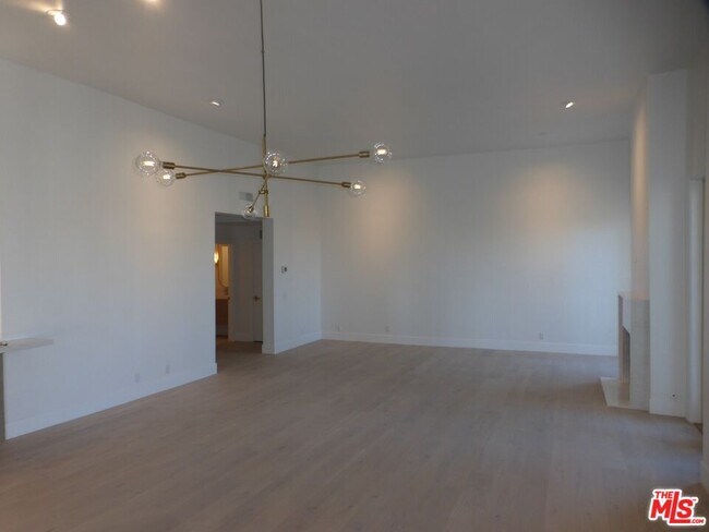 Building Photo - 10122 Empyrean Way