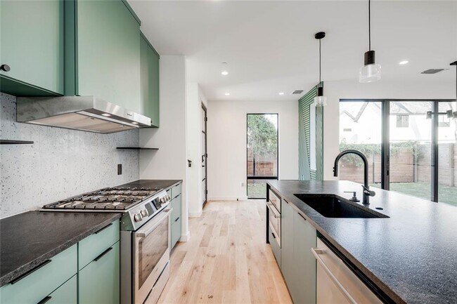 Building Photo - 1103 Cherico St