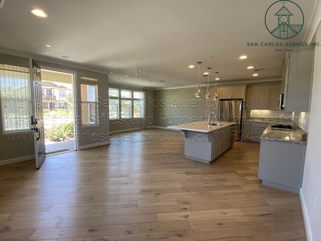 Building Photo - Three Bed Home in New Marina Development