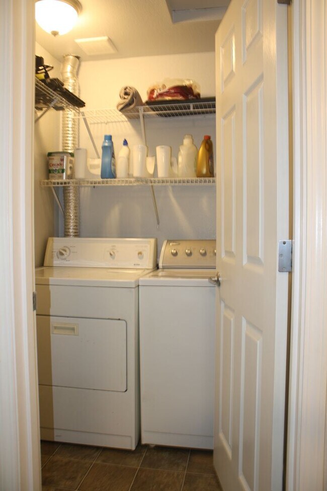 Building Photo - Top Floor 3 bdrm Mill Creek Country Club Condo Rental. Private back deck to nature reserve. Swim ...