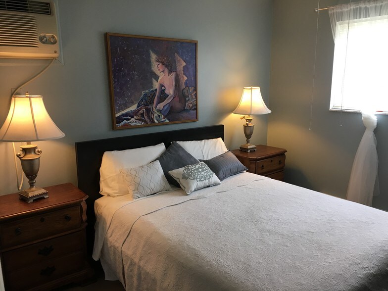 Memory Foam Queen Mattress - 73481 Fulton St