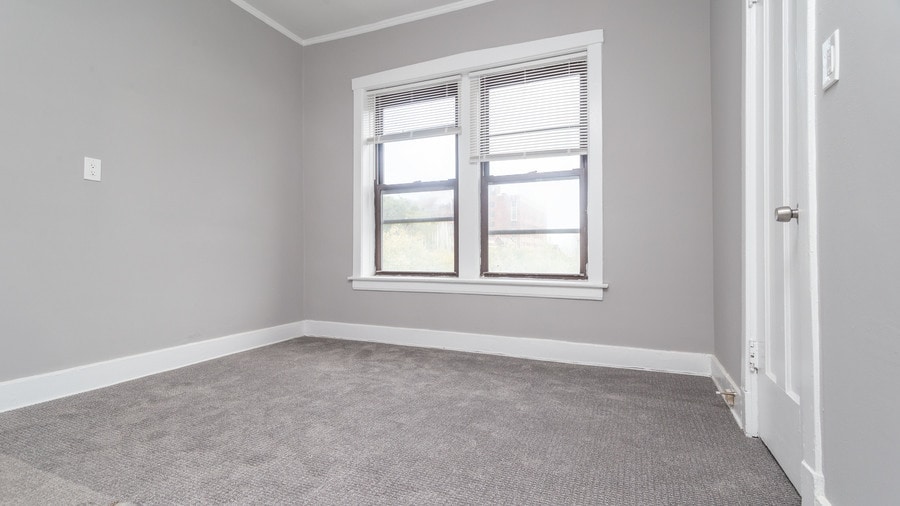Building Photo - 1057 W Foster Ave