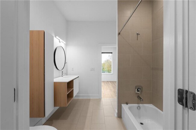 Building Photo - 1155 Custer Ave SE