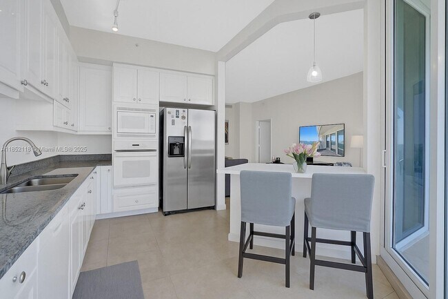 Building Photo - 4779 Collins Ave