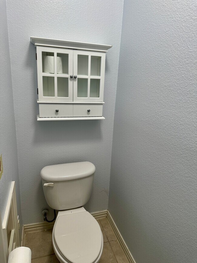 Building Photo - 928 Falcon Dr