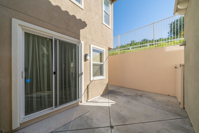 Building Photo - Gorgeous Lomita Townhome